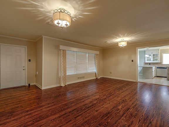 4th image of 817 Rivercrest Dr