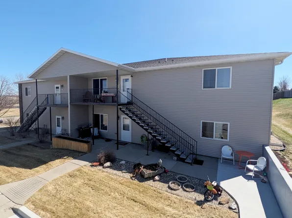 1130 N 35th St APT 8, Bismarck, ND 58501