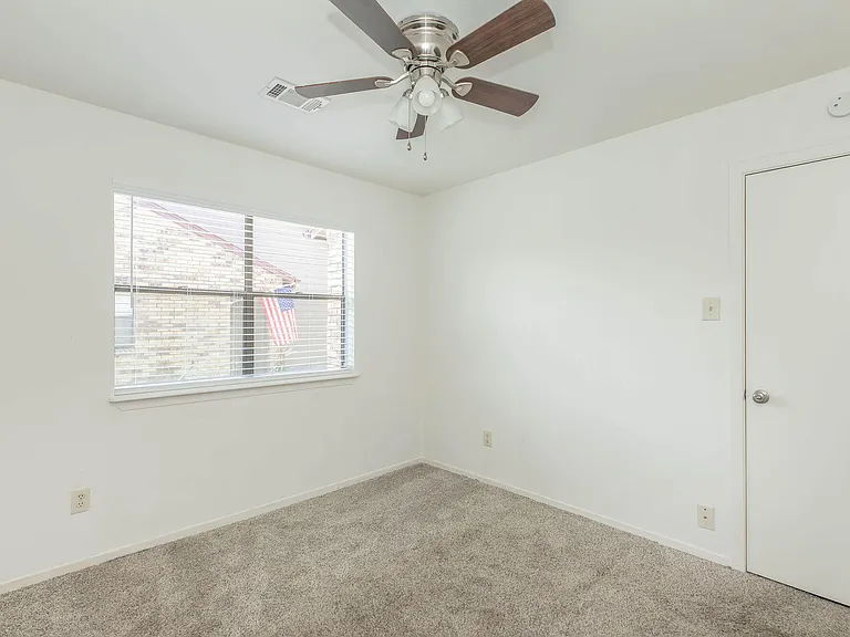 REGENCY PLACE APARTMENTS — Photo 6