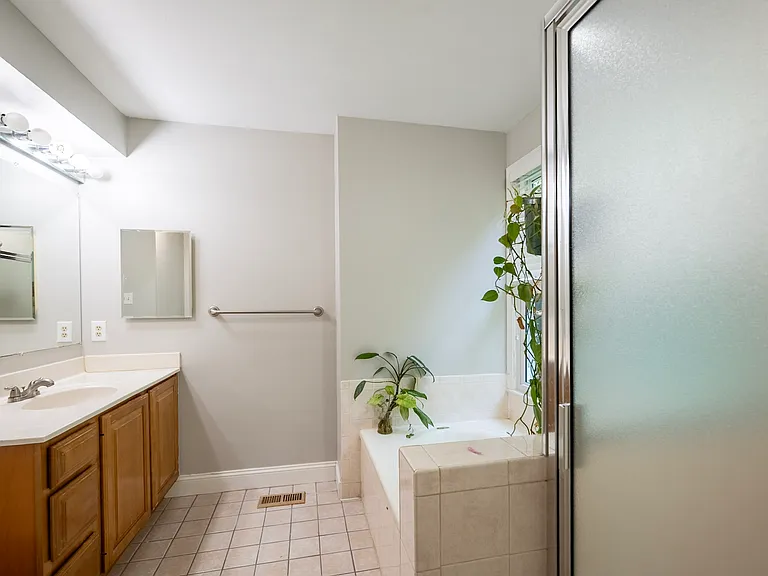 8031 Green Valley Ln — Photo 27