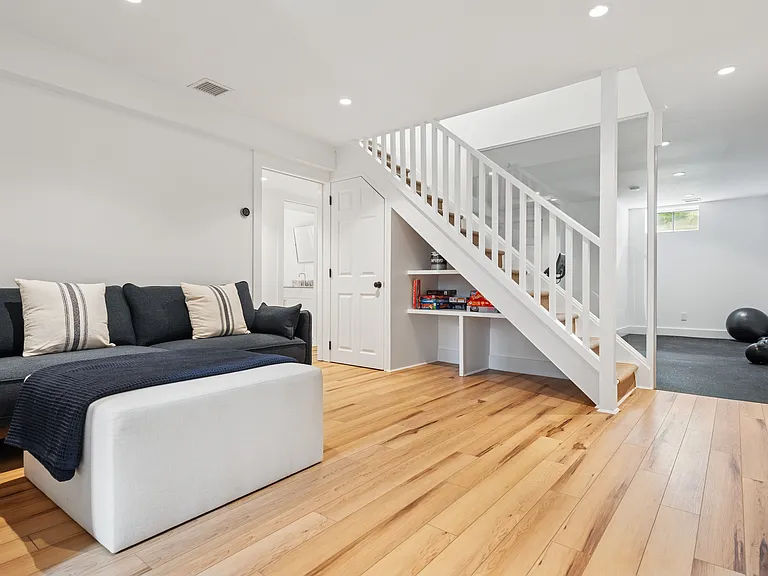 11 Sawasett Ave — Photo 17