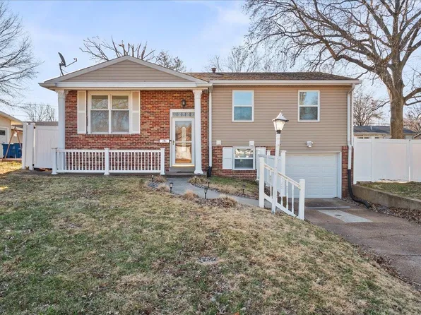 1208 Marchi Dr, Saint Louis, MO 63125