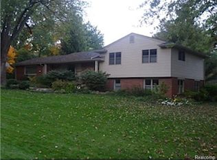 2810 Hillendale Dr, Rochester Hills, MI 48309
