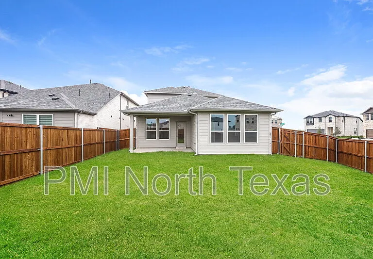 3006 Camellia St — Photo 6