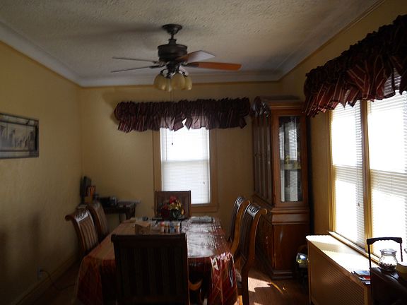 3rd image of 2424 Westervelt Ave