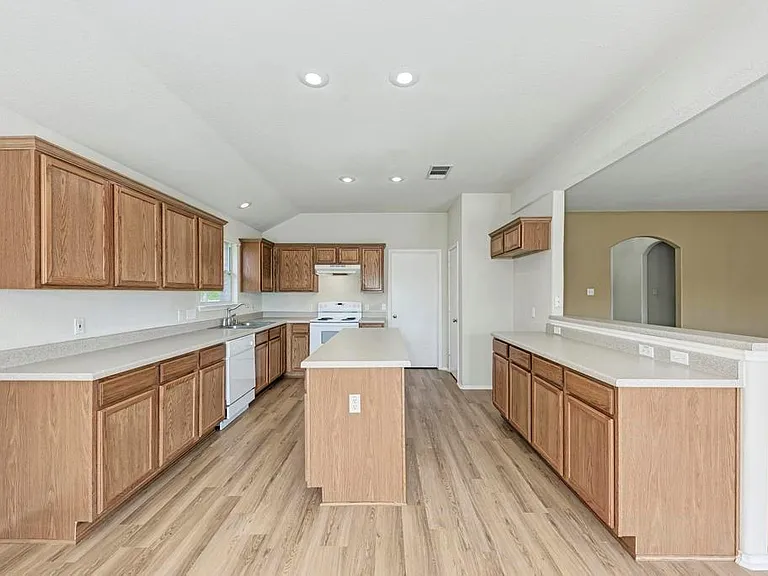 1203 Tricia Cv — Photo 12