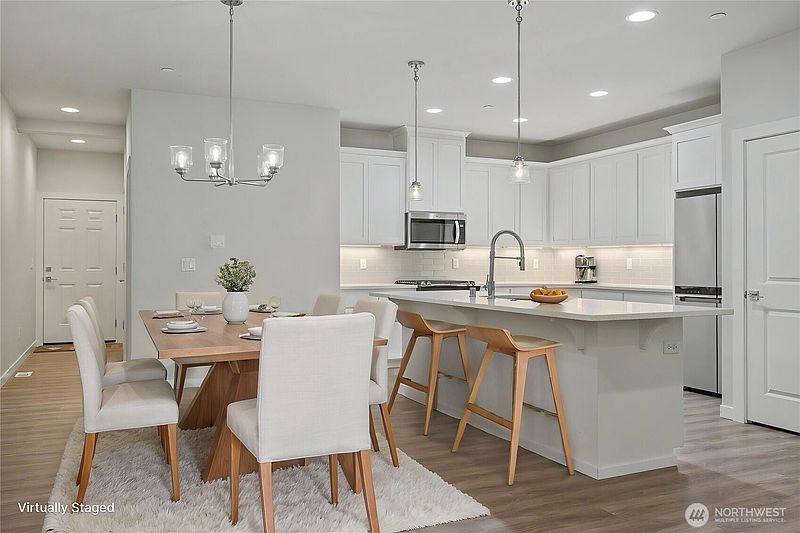 5th image of 4246 Maple Street SE