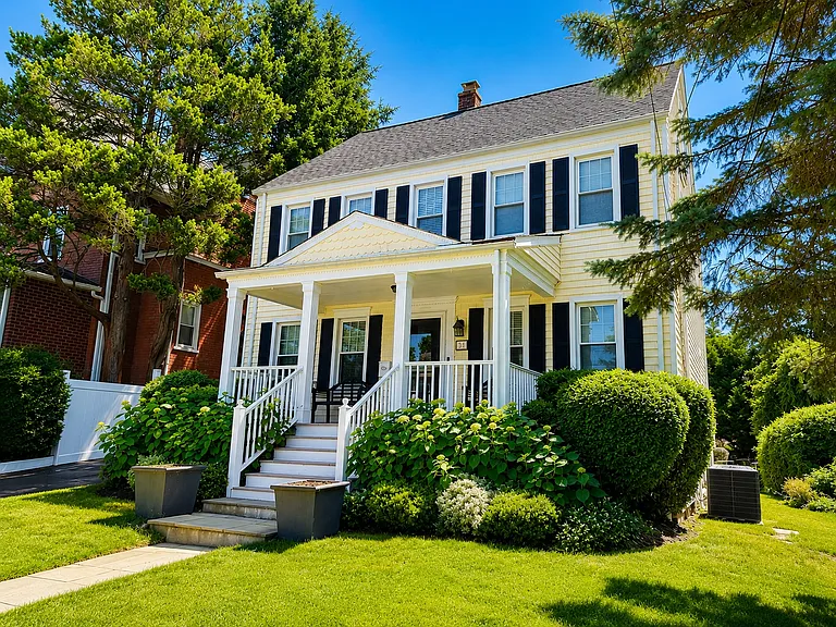 31 Connecticut Ave — Photo 1
