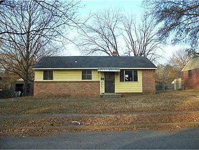2nd image of 2253 Laura St