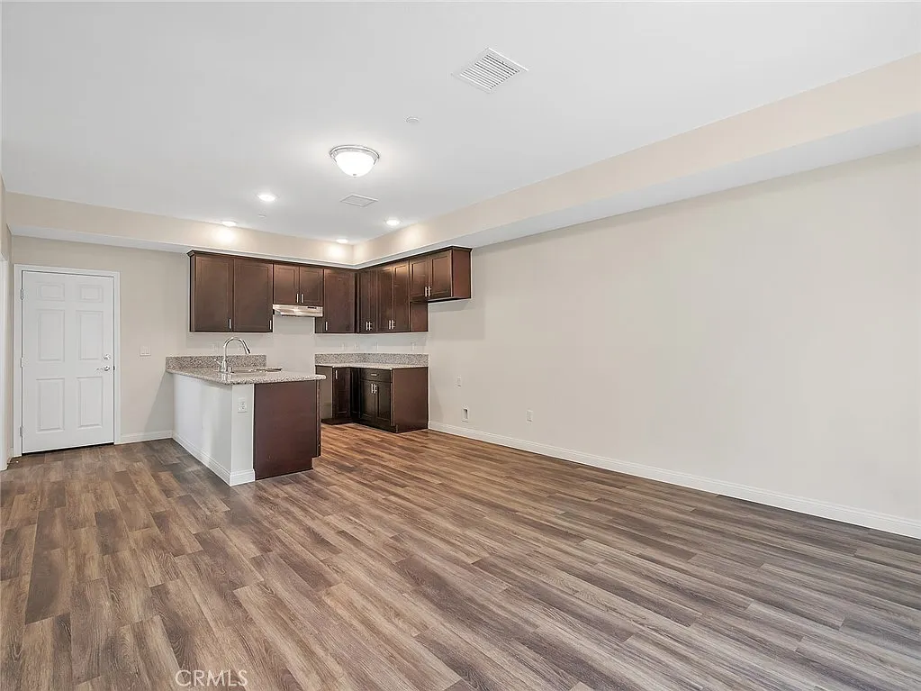 3 bed, 2.5 bath, 1600 sqft, $2,800 — Photo 4