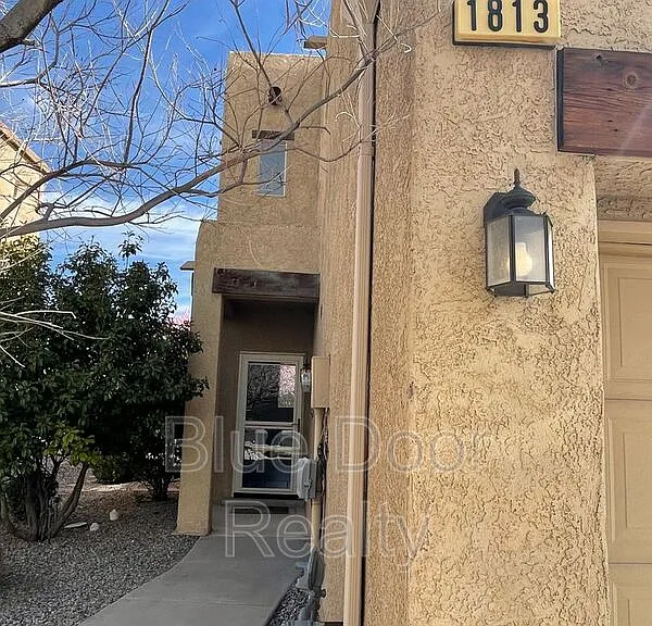 1813 Cortina Loop SE — Photo 2