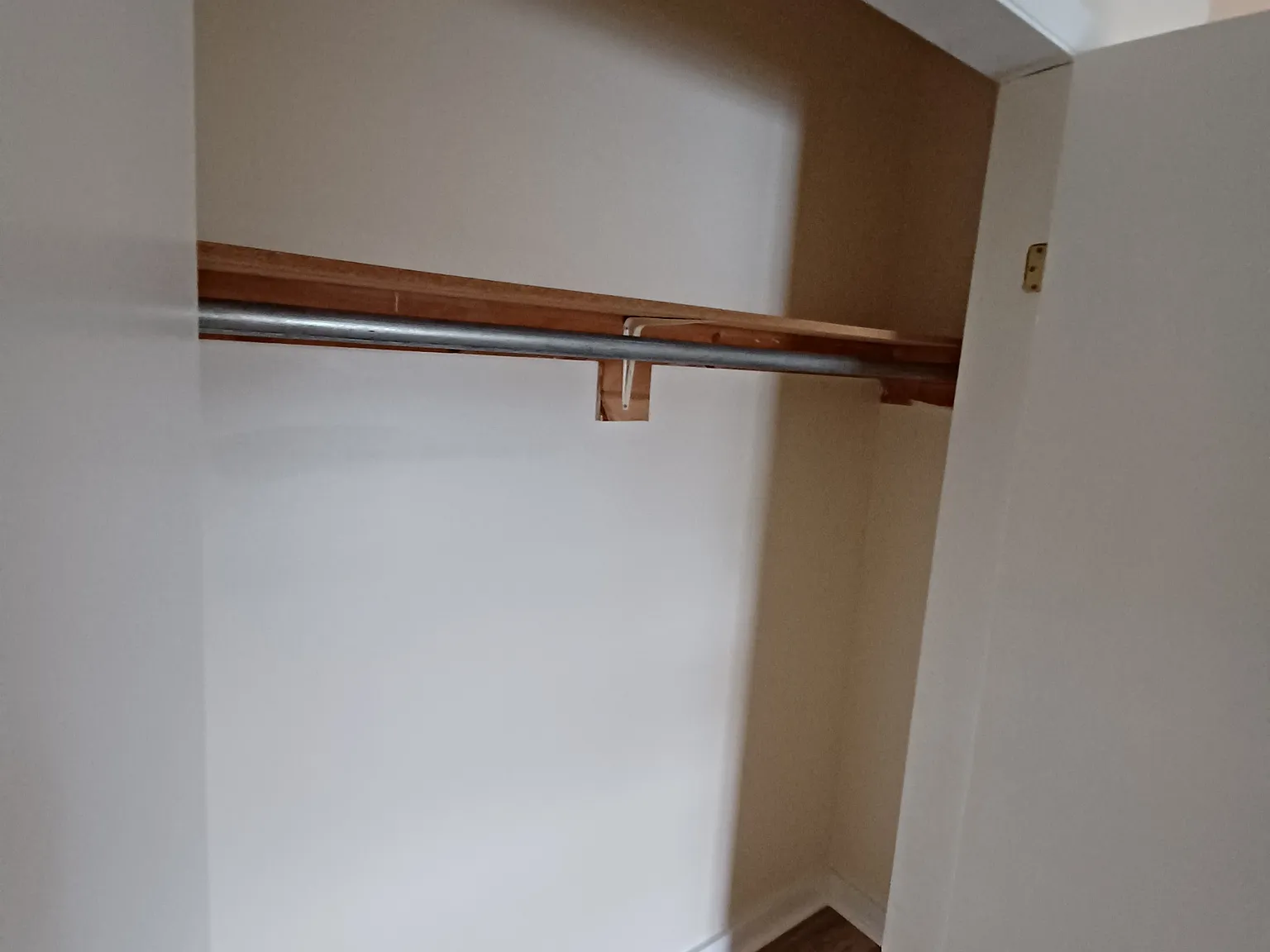 1 bed, 750 sqft, $1,300 — Photo 2