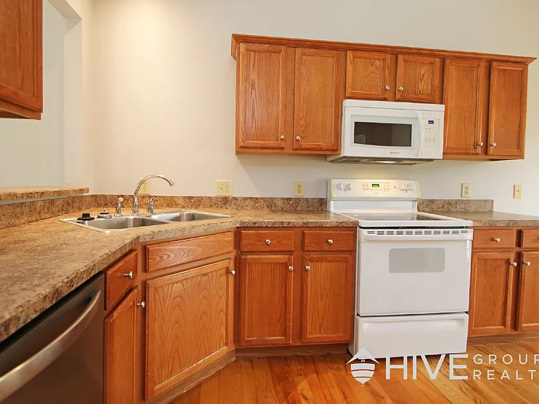 155 Chelsea Cir — Photo 8