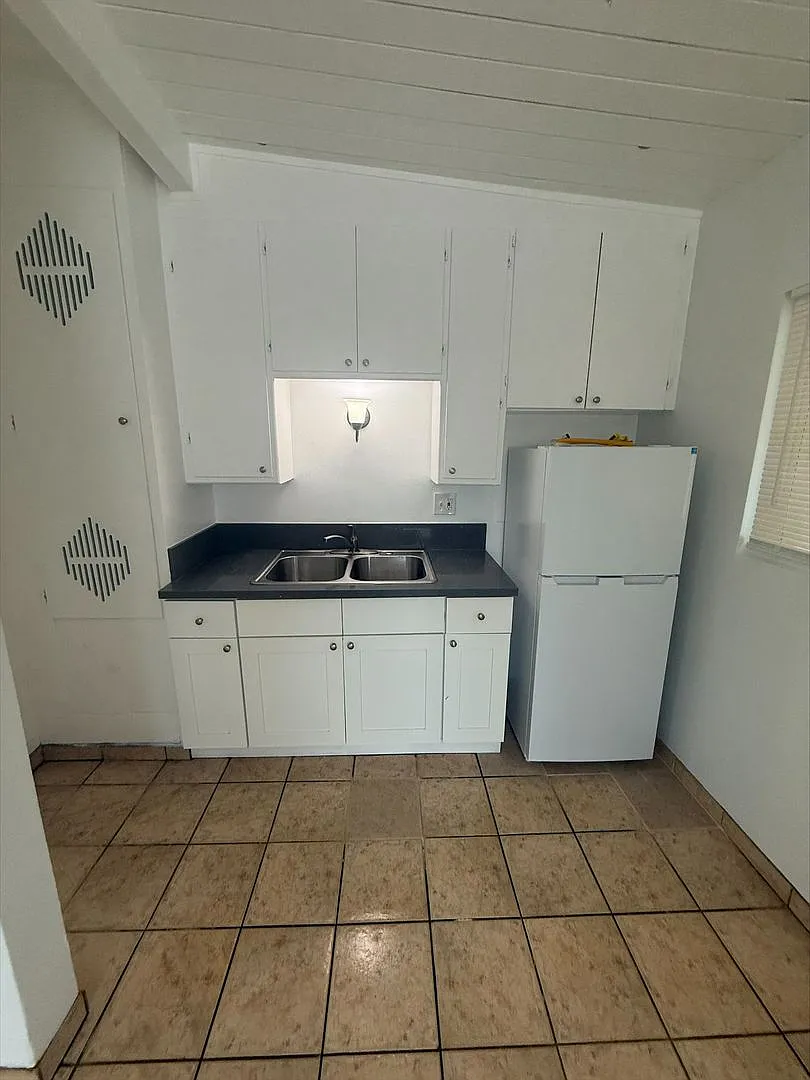 2200 Myrtle Ave — Photo 3