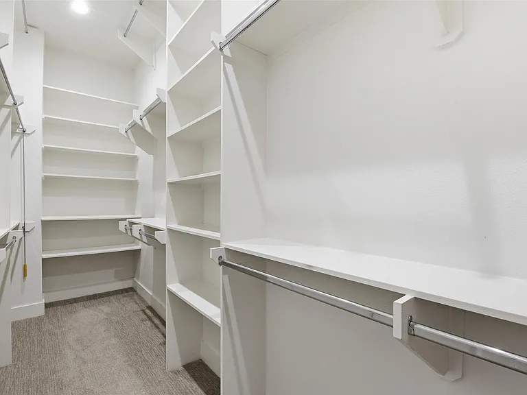 2204 Lou Ellen Ln — Photo 29