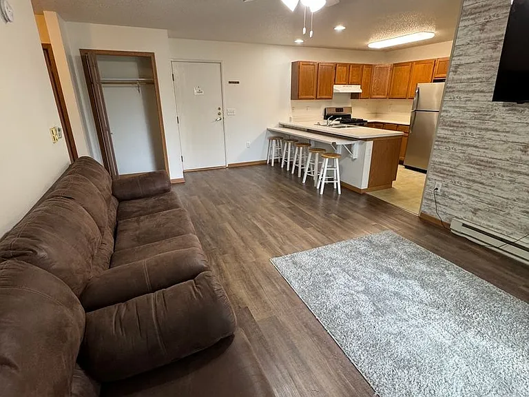 90 E Gridley Ave — Photo 39