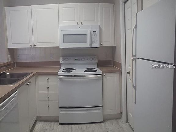 2nd image of 5152 Northridge Rd Unit 204