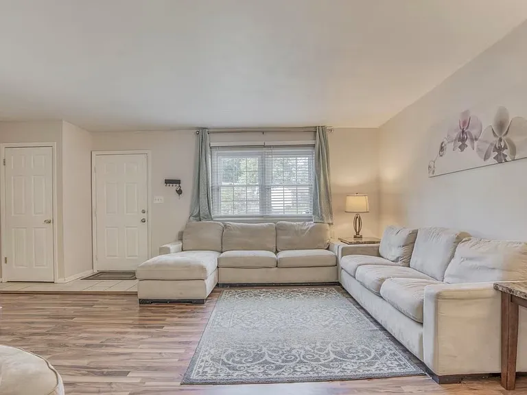 9909 Maidbrook Rd — Photo 7