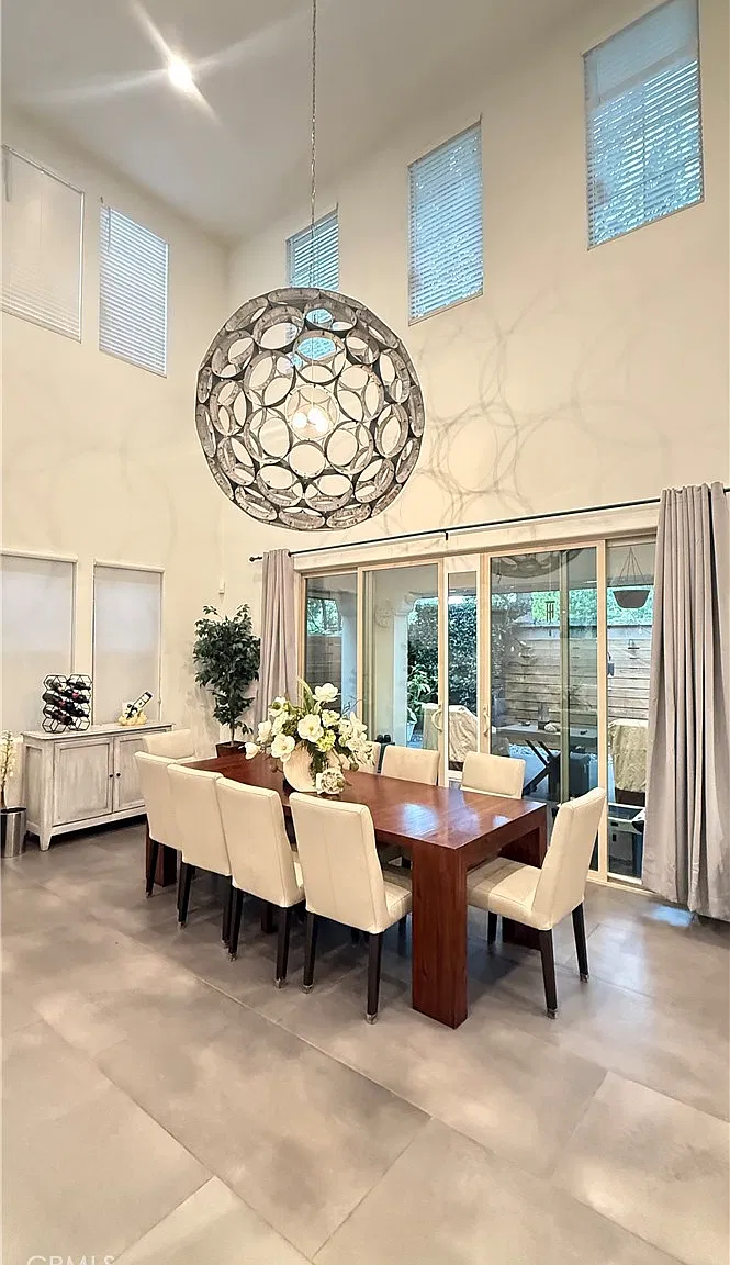 5 bed, 5.5 bath, 3853 sqft, $8,800 — Photo 3