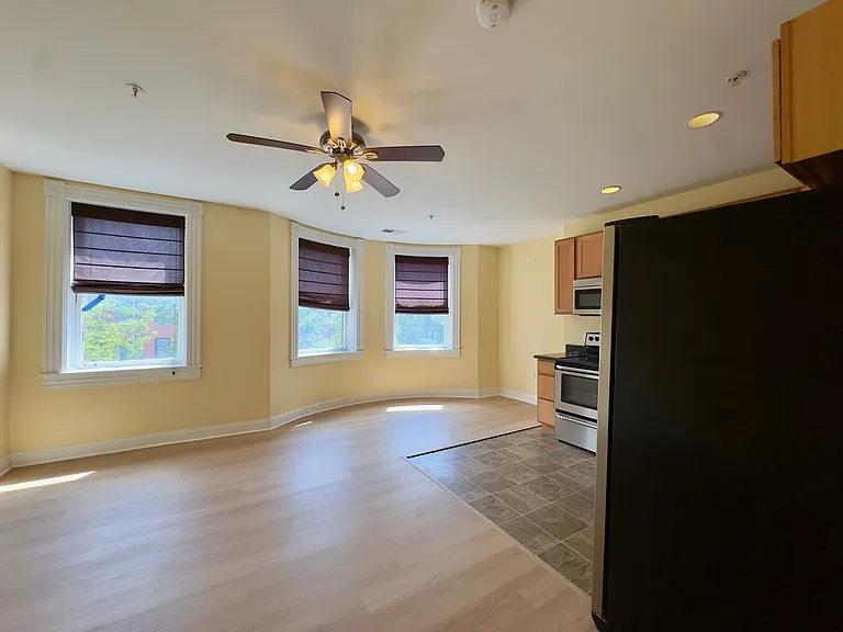 2210 N Charles St — Photo 26