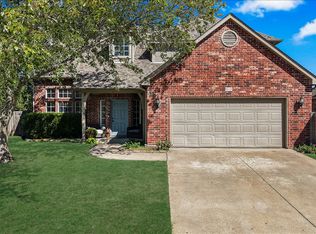 819 N Douglas St, Jenks, OK 74037