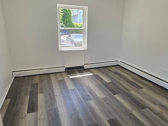 3rd image of 211 Birdseye St #2A