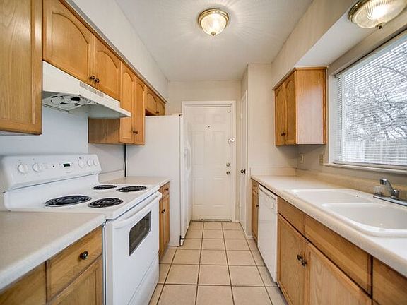 3rd image of 117 Bristol Dr