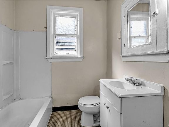 5th image of 596 South Ave #W
