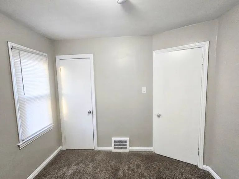 10803 Roxbury St — Photo 6