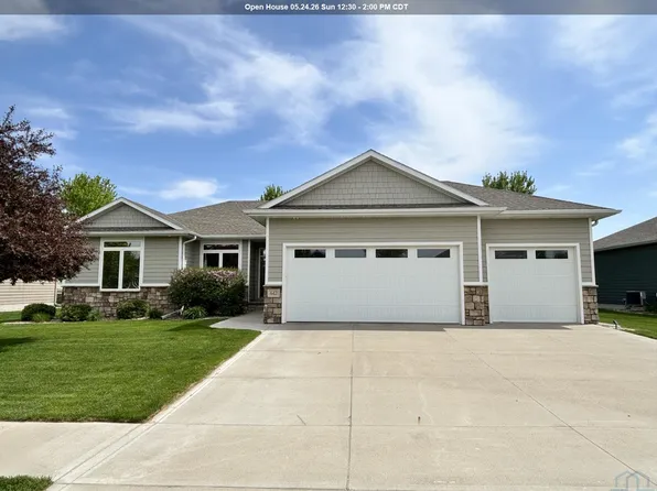 642 Bluestem Trl, Dakota Dunes, SD 57049