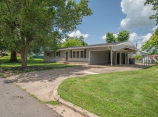 103 N Spring St, Cassville, MO 65625