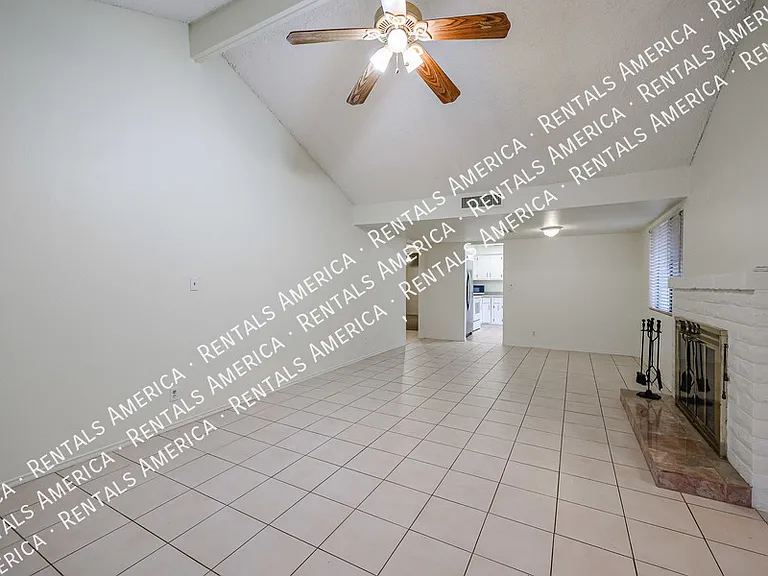 6626 N Majorca Ln W — Photo 3