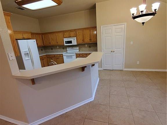 3rd image of 402 Canoe Dr