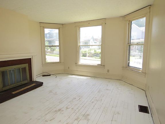 2nd image of 1319 Lincoln St