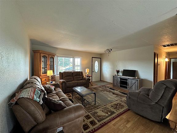 3rd image of 466 W Wasser Dr