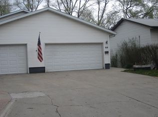818 Page St, Iowa City, IA 52240