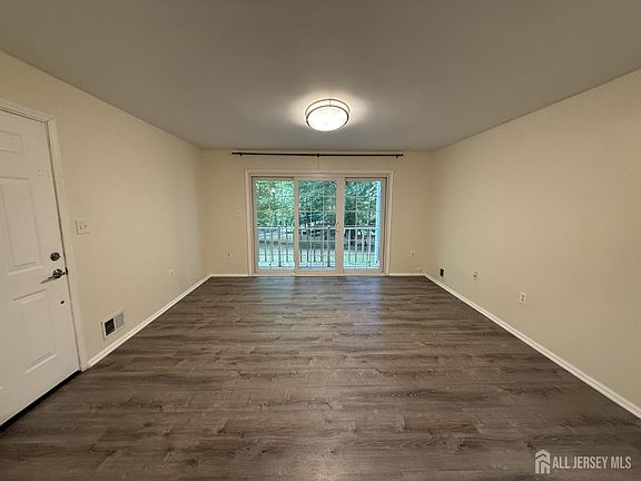 2nd image of 95 Sapphire Ln