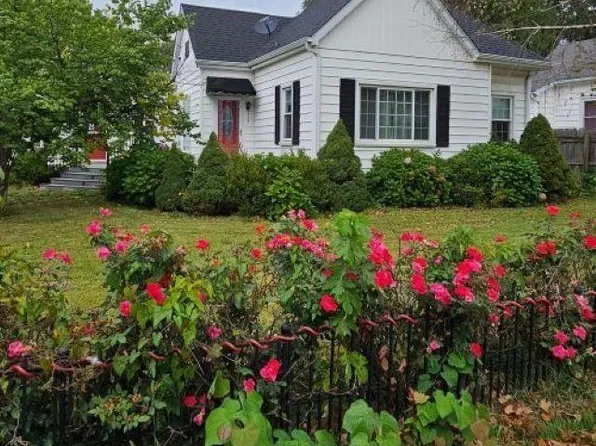 725 E Ash St, Canton, IL 61520