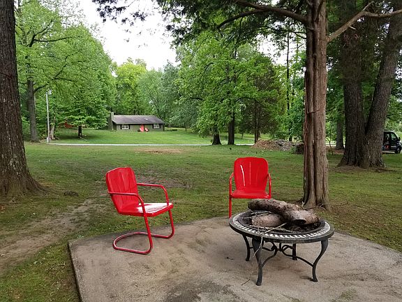 3rd image of 161 Dogwood Dr