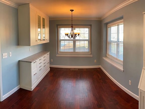 5th image of 525 Willow Landing Dr
