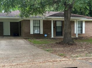 36 Covington Dr, Grenada, MS 38901