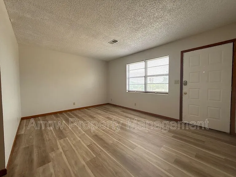 1248 S Jackson St — Photo 3