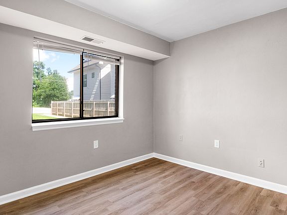 5th image of 900 Progress St #C