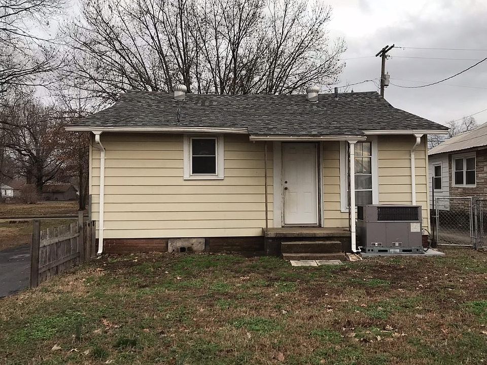 2nd image of 1029 Palm St