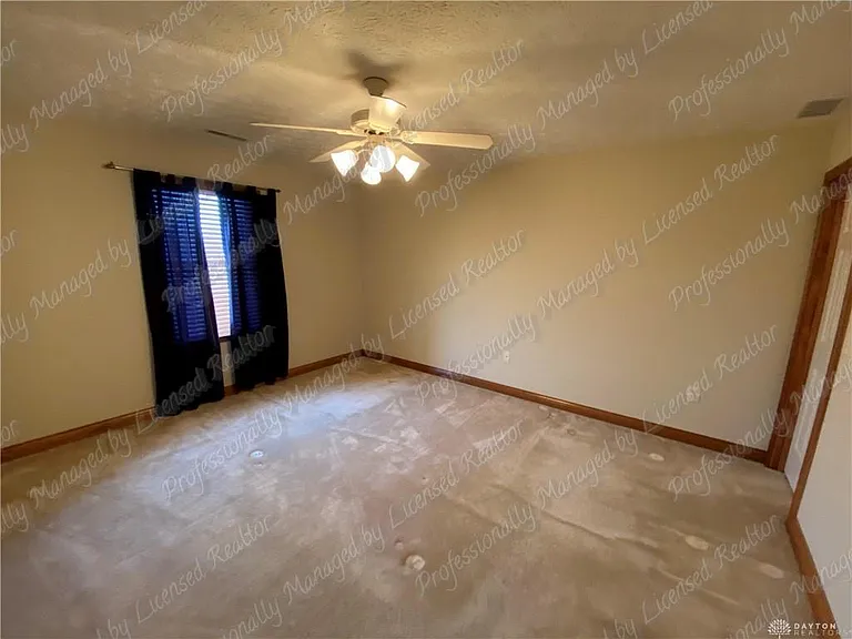 6353 Charlotte Ct — Photo 28