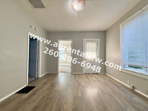 5th image of 2721 Fox Ave
