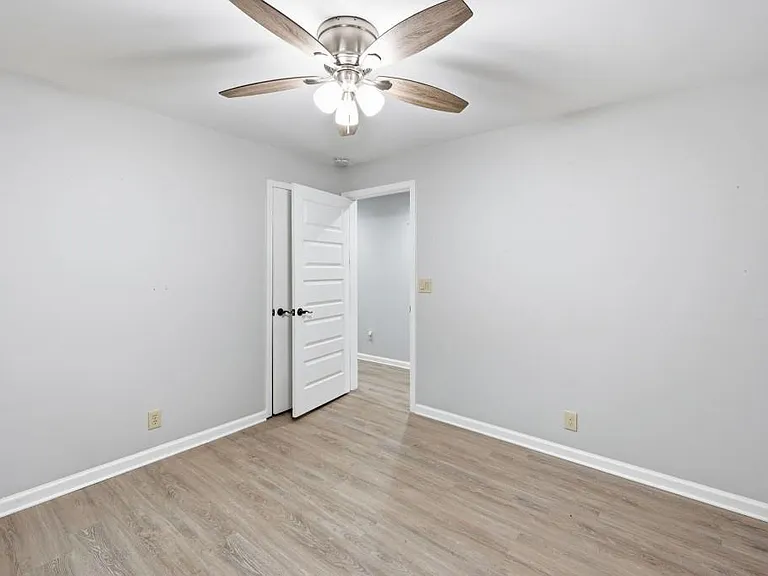989 Rudolph St — Photo 14