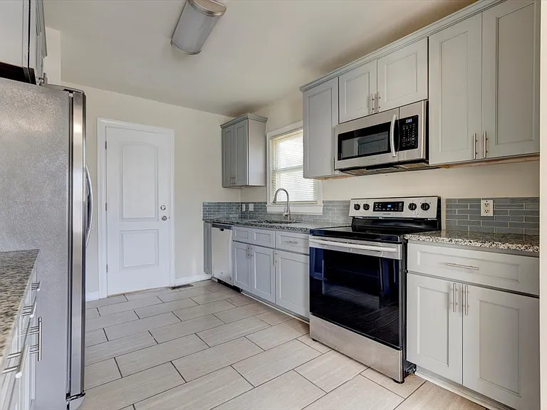 1242 Fordham Rd — Photo 15