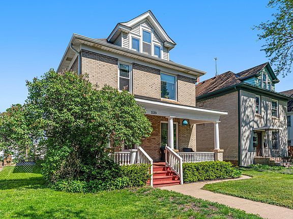 3rd image of 1123 5th St NE