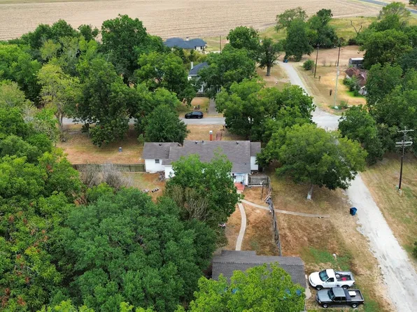 301 SE 5th St, Kerens, TX 75144